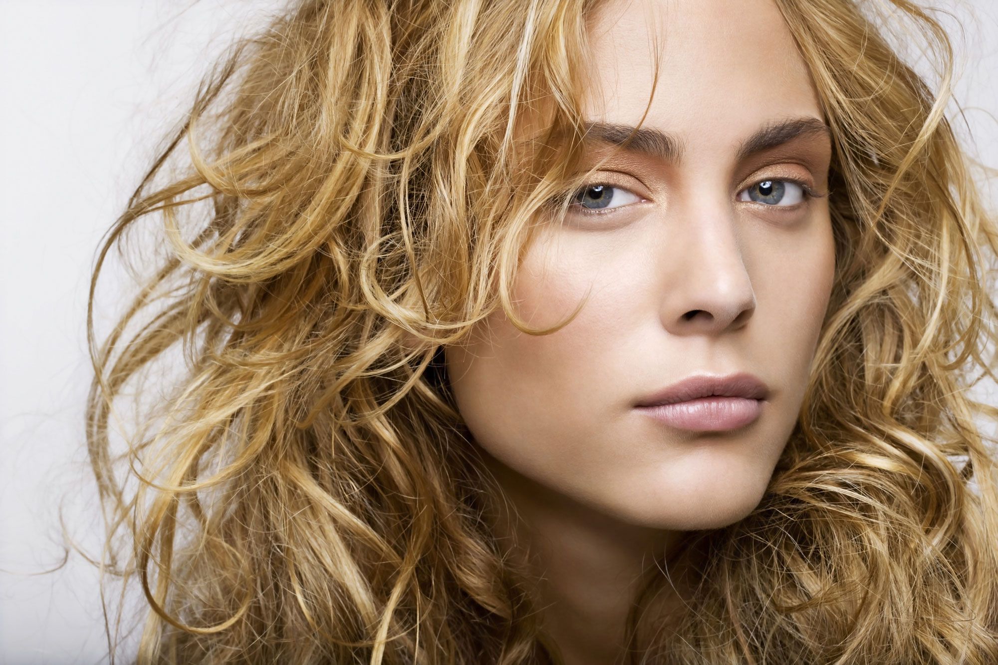 2000x1333 Desktop wallpaper: Nora Arnezeder, Celebrity, Actress, Blonde, Blue Eyes, Face, French 4K free download for PC. 832066