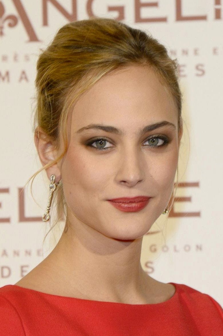 780x1171 Nora Arnezeder Image