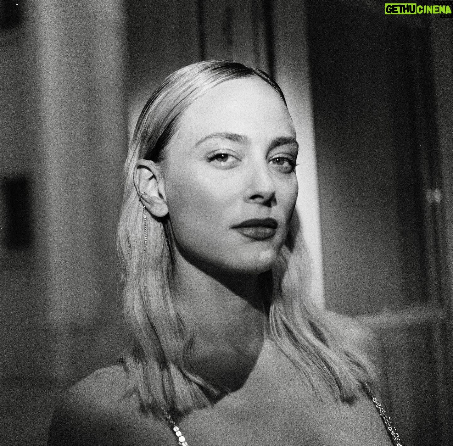 1440x1418 Nora Arnezeder