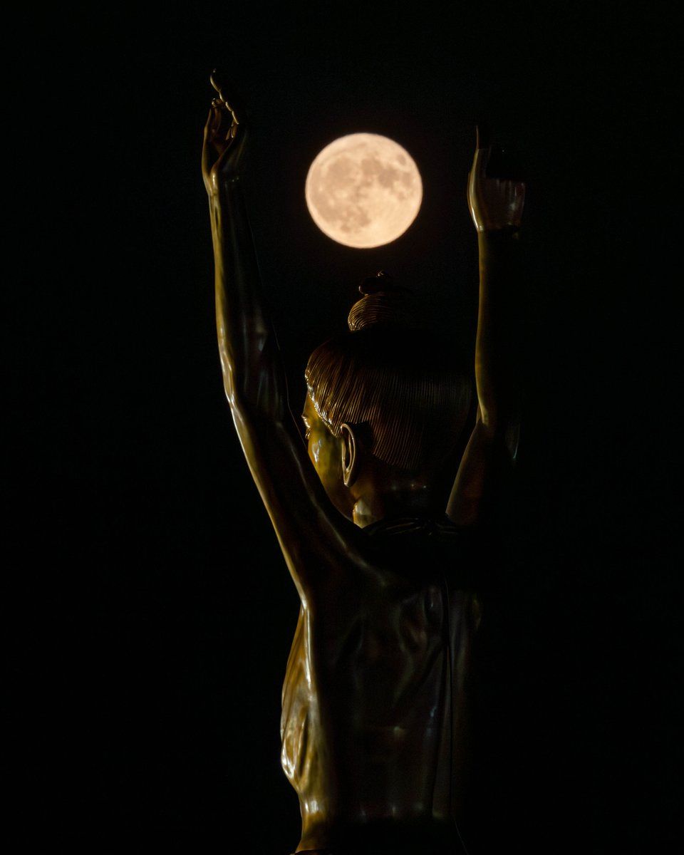 960x1200 Embrace the serene night vibes with #Tapomurti Shri Nilkanth Varni Maharaj under the mesmerizing #FullMoon