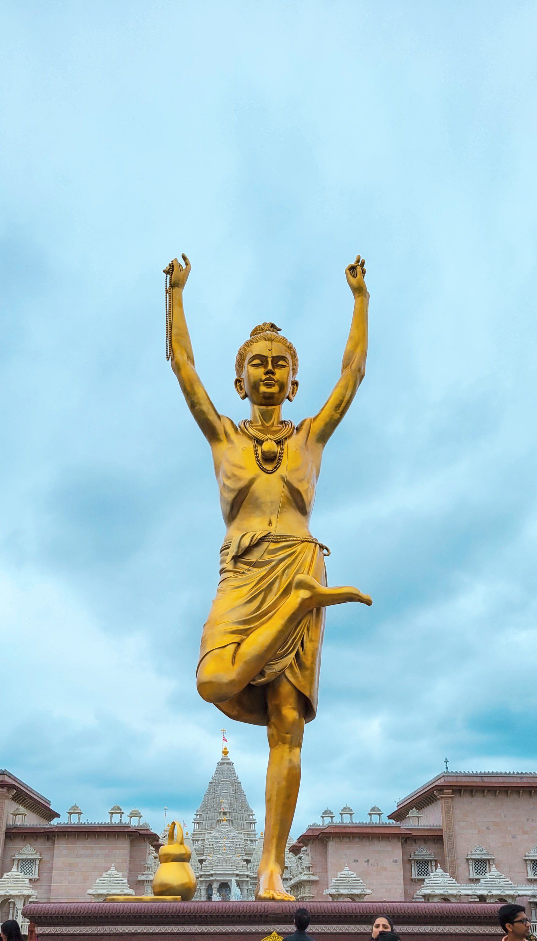 1816x3183 Statue of Nilkanth Varni with Akshardham Mahamandir Temple in the Background, Robbinsville, New Jersey · Free