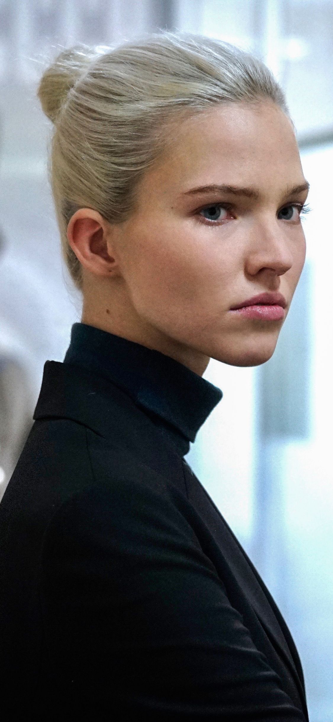 1125x2436 Sasha Luss Phone Wallpaper: Free 4K & HD Downloads