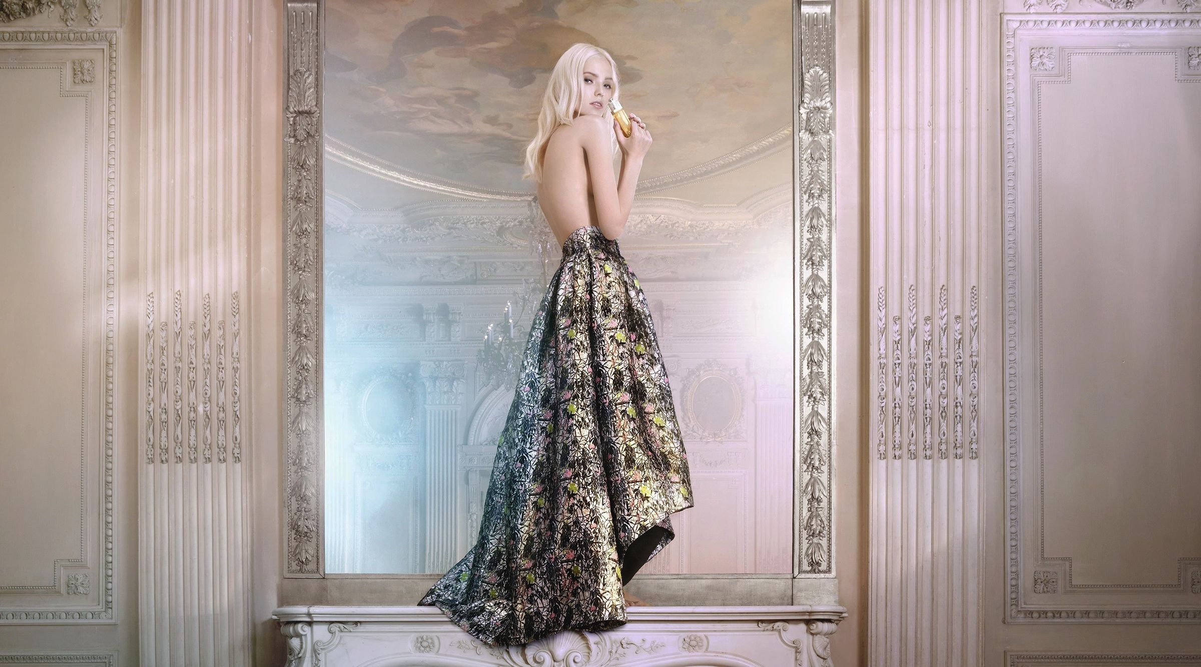 2400x1333 Wallpaper girl, pose, model, spirit, mirror, beauty, Sasha Luss for mobile and desktop, section девушки, resolution 2400x1333