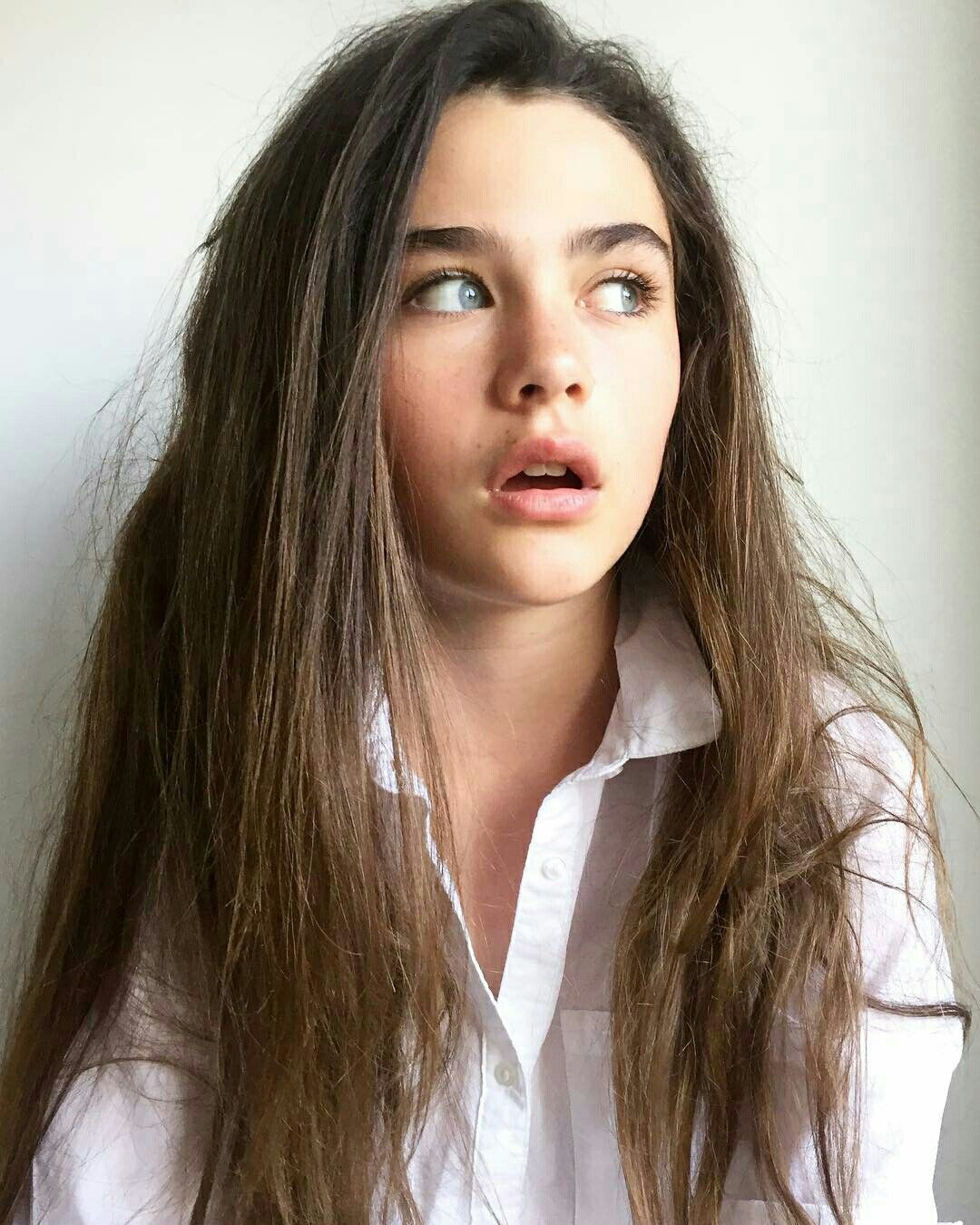1080x1350 Lola Flanery Wallpaper