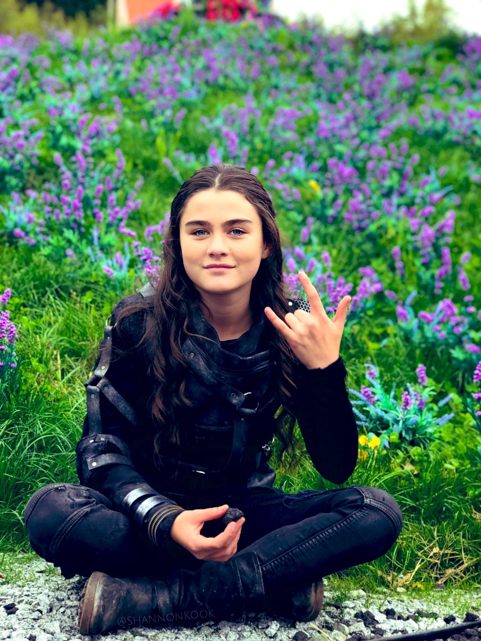 1536x2048 Lola Flanery Wallpaper