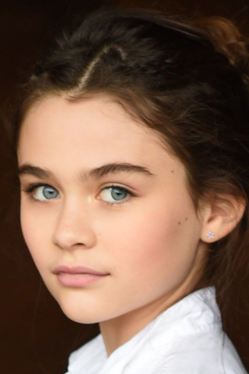 800x1200 Lola Flanery Image