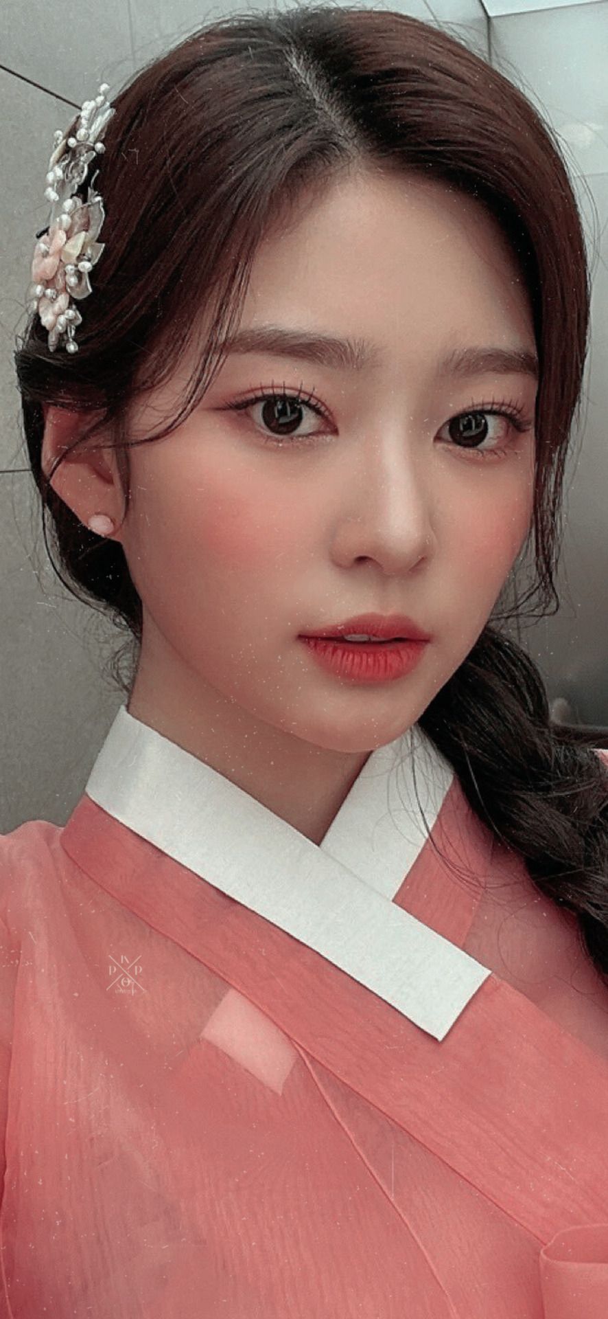 886x1920 Kpop Locks