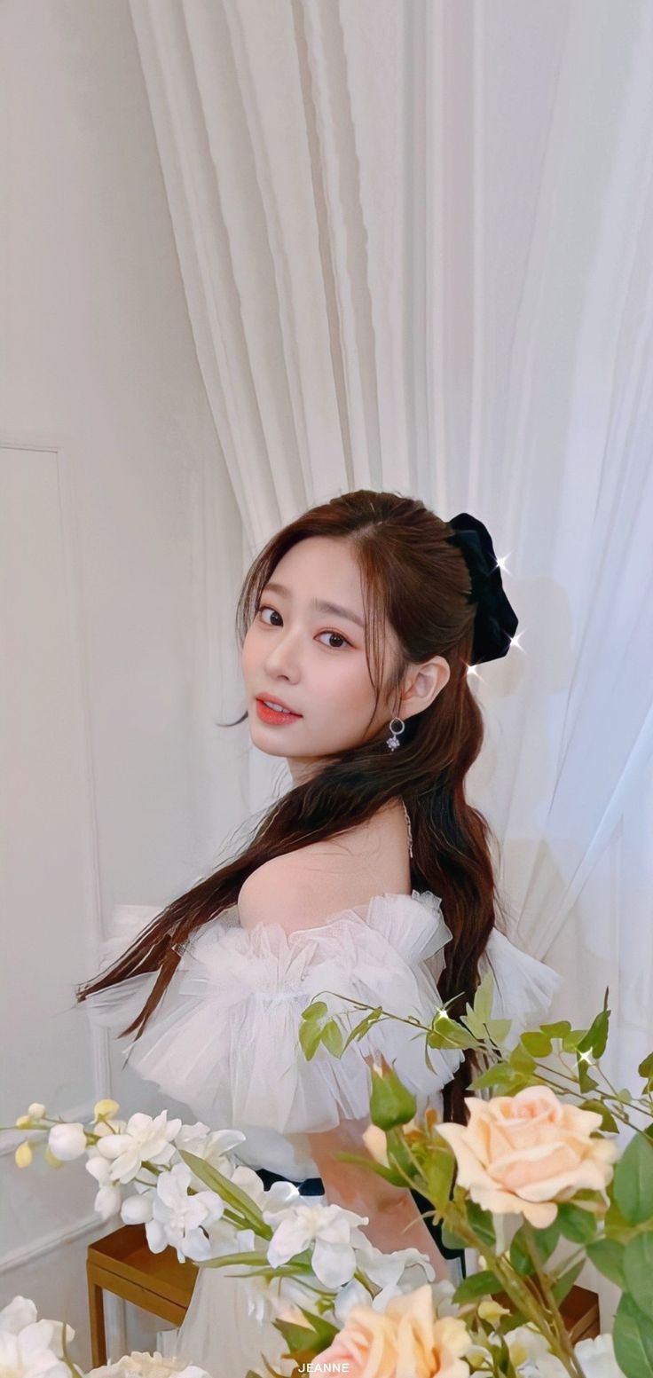 736x1553 MINJU WALLPAPER. Iz one wallpaper, Kim minju wallpaper, Foto minju