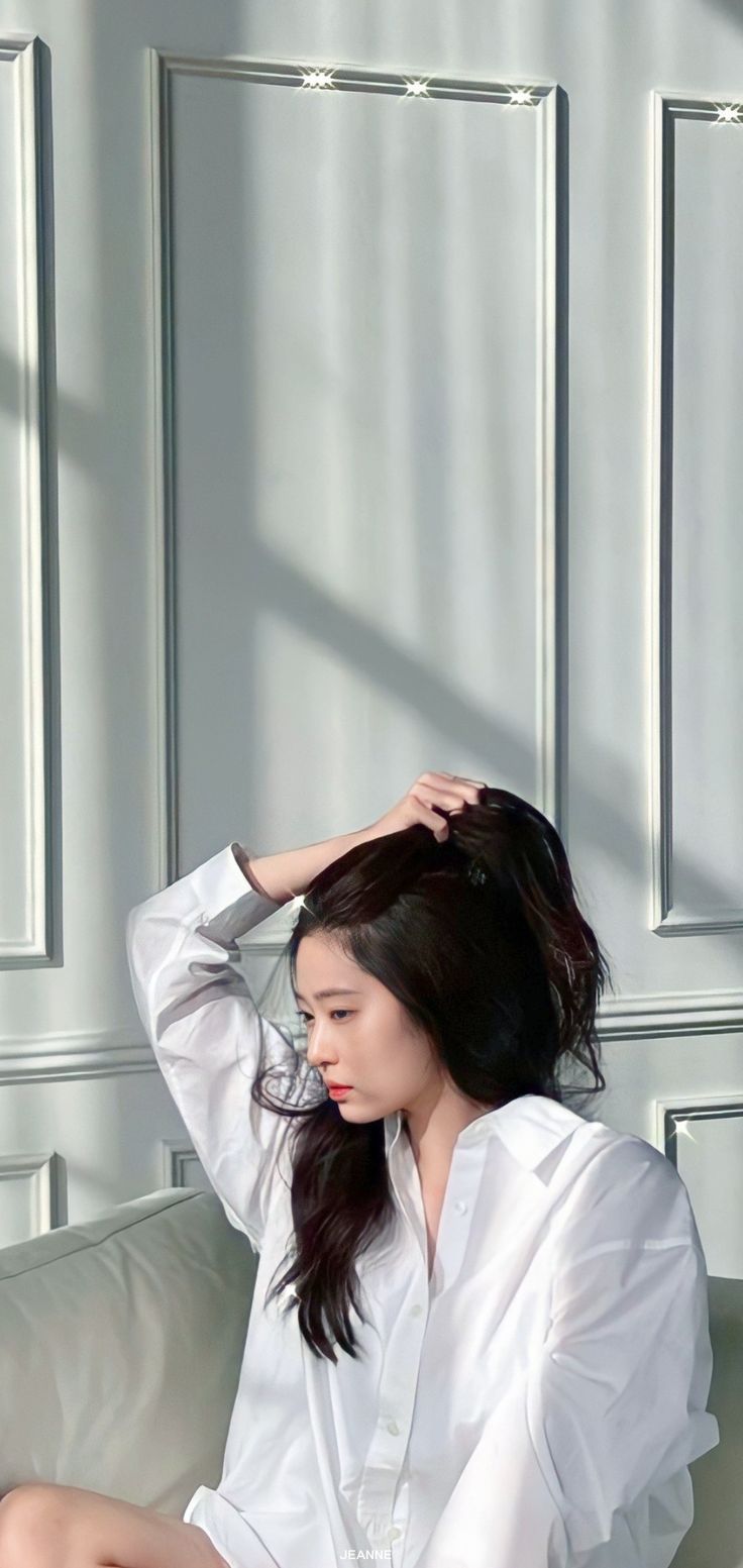736x1553 Kim minju wallpaper. Minimal chic button shirt, Kim minju white, Minju icons