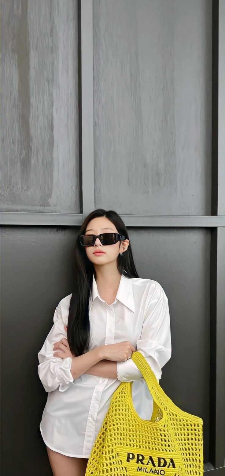 736x1553 Kim Minju Wallpaper. Minju Outfit, Minimal Luxe Oversized Shirt, K Pop Girls