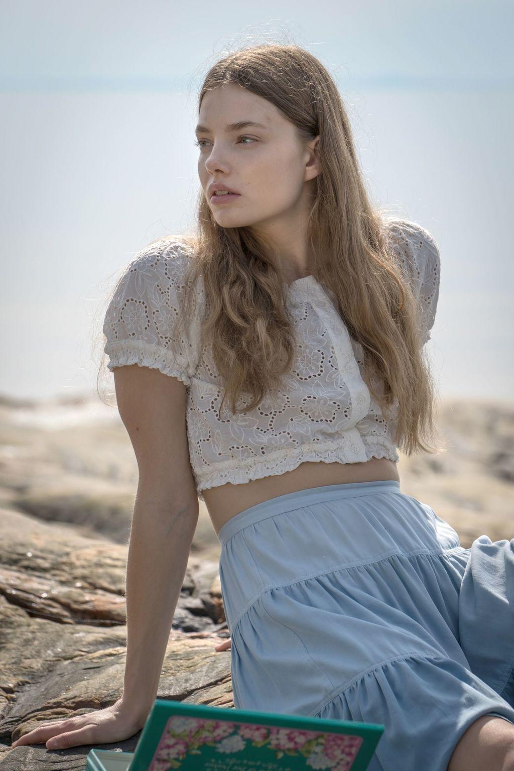 1024x1535 Kristine Froseth Wallpaper