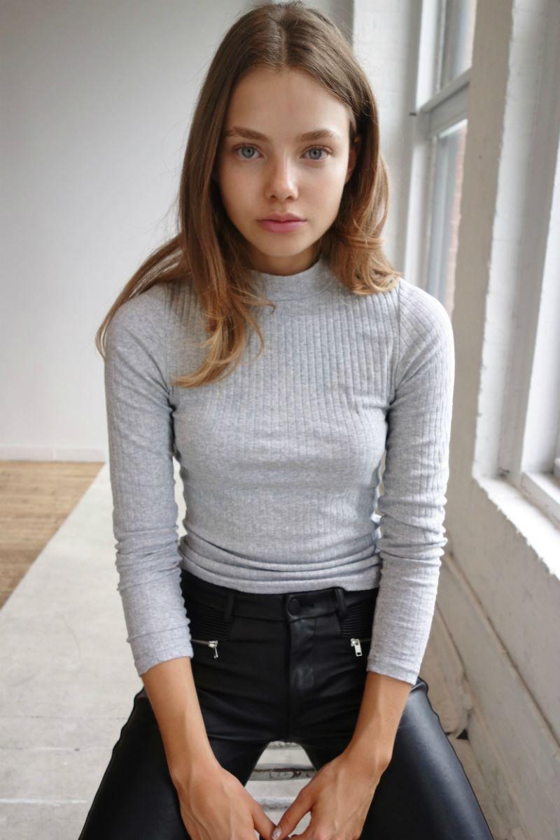 800x1200 Kristine Froseth Wallpaper