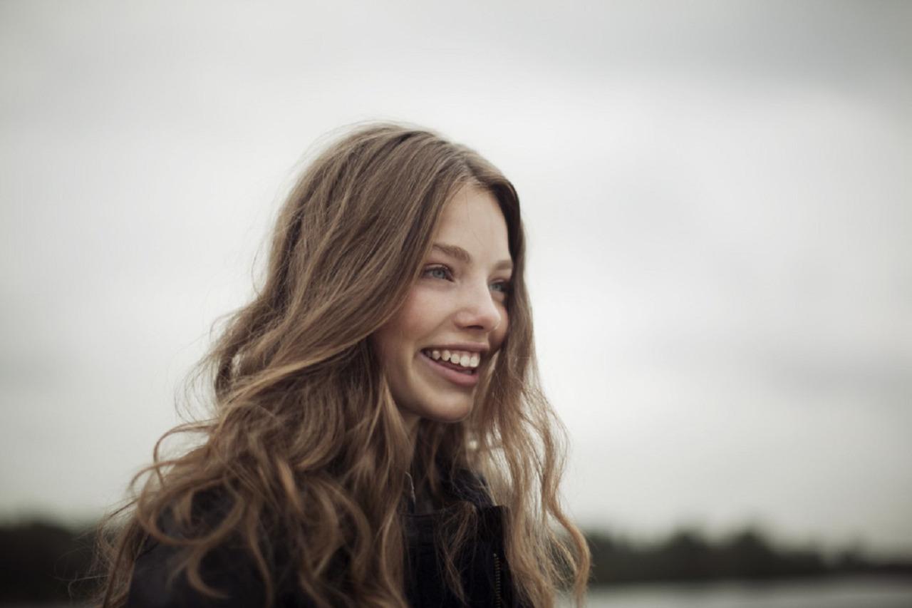 1280x853 Kristine Froseth Wallpaper