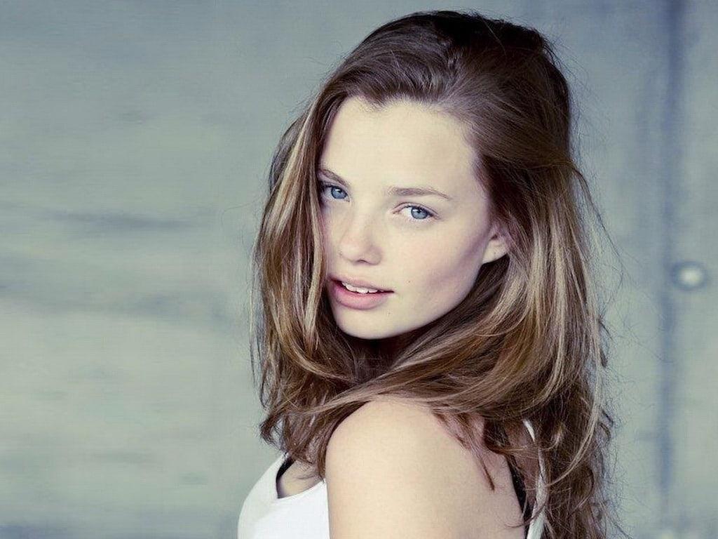 1024x768 Kristine Froseth Wallpaper