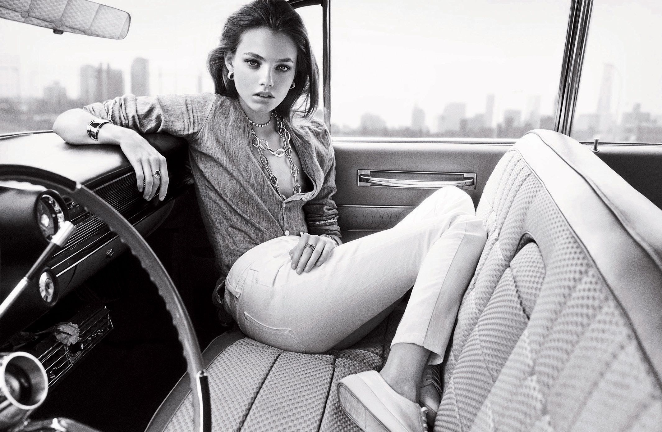 2130x1392 Wallpaper look, girl, sweetheart, model, the wheel, black and white, beautiful, in the car for mobile and desktop, section девушки, resolution 2130x1392