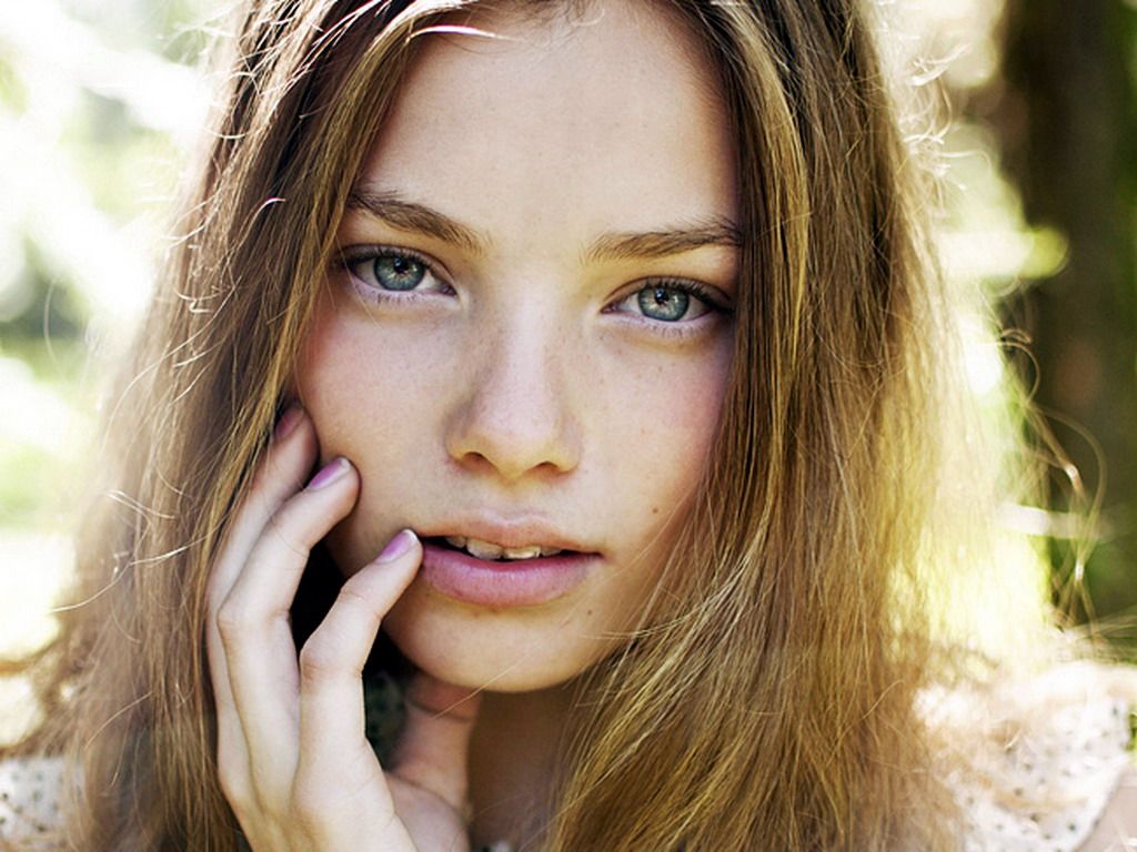 1024x768 Kristine Froseth picture