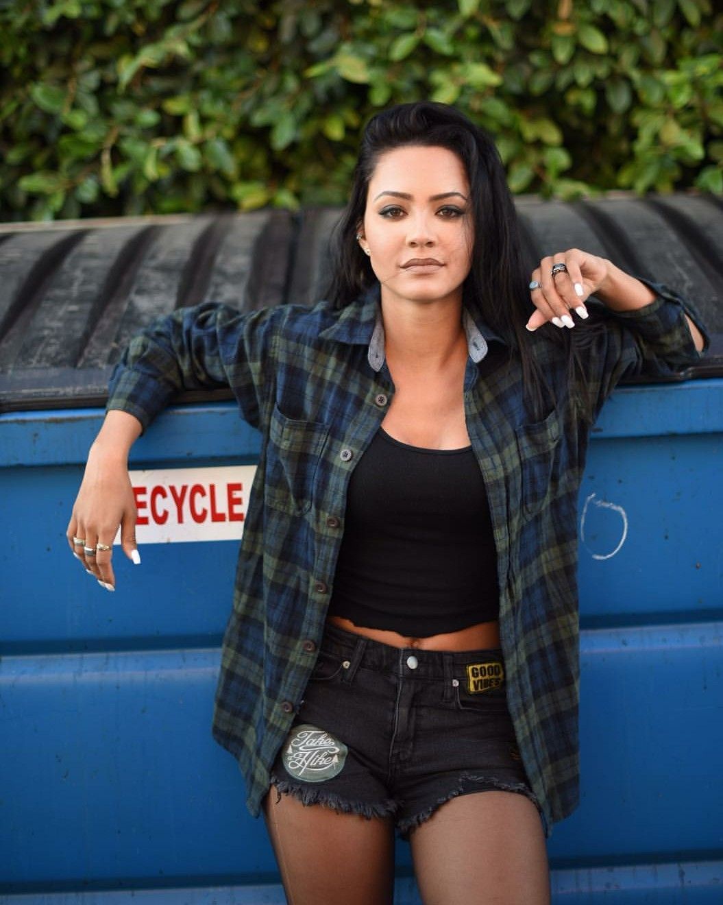 1055x1320 Tristin Mays Wallpaper