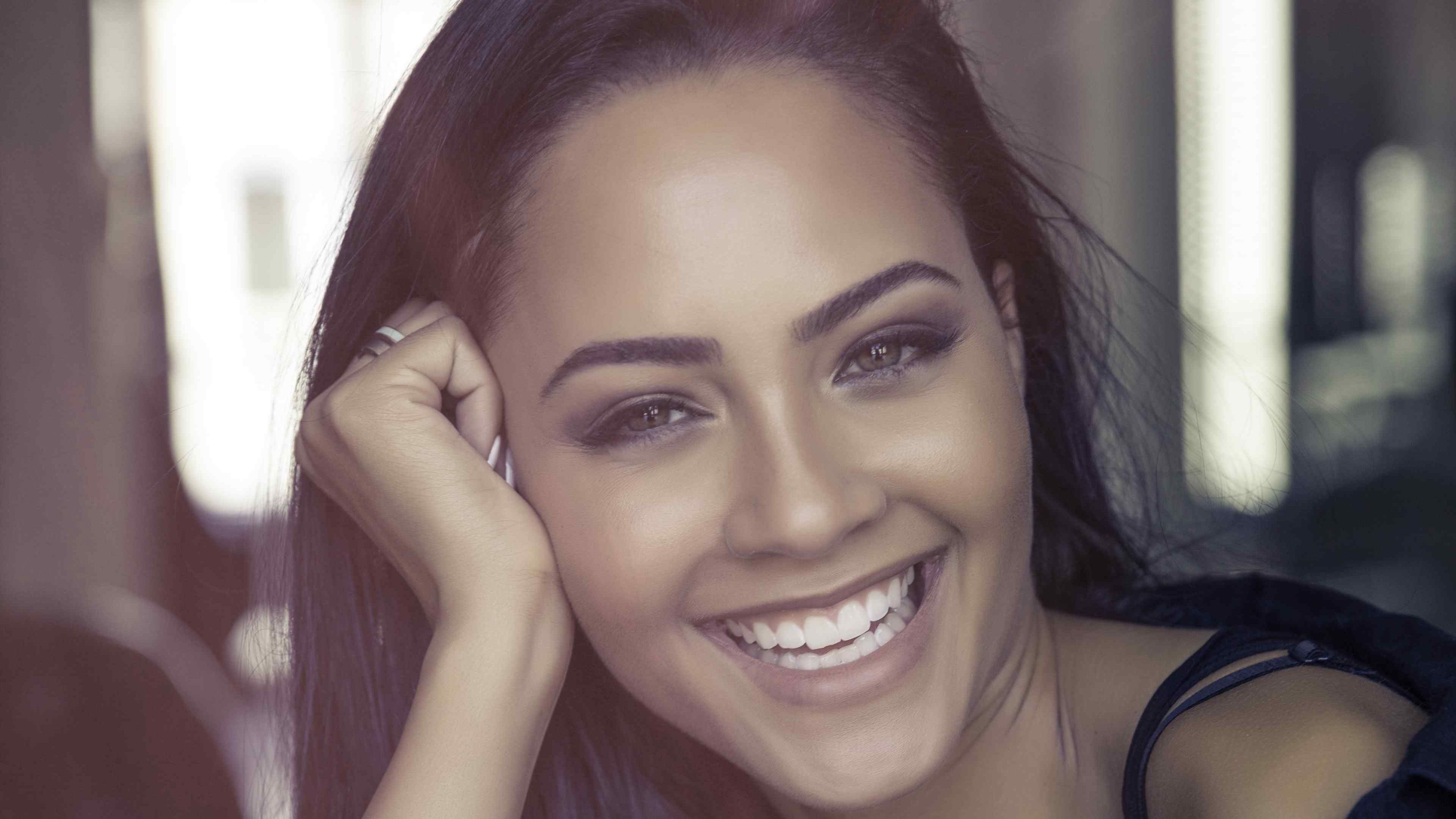 3840x2160 Tristin Mays Wallpaper