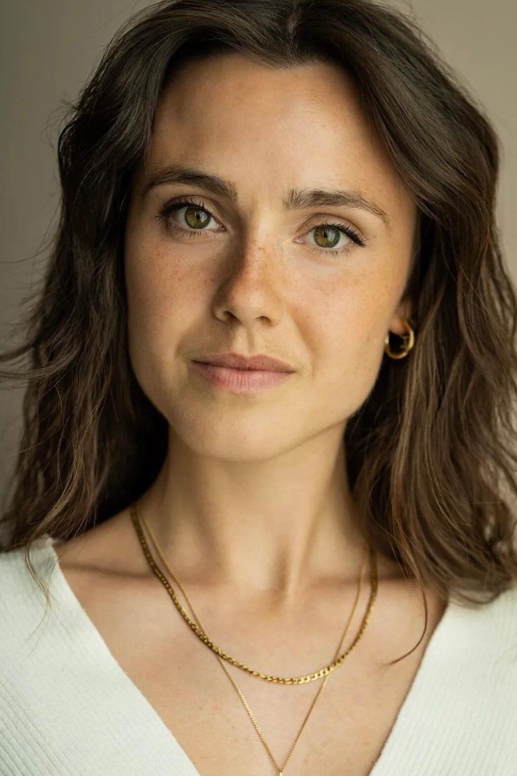 1045x1568 Poppy Drayton Wiki, Biography, Age, Photo, Spouse and more