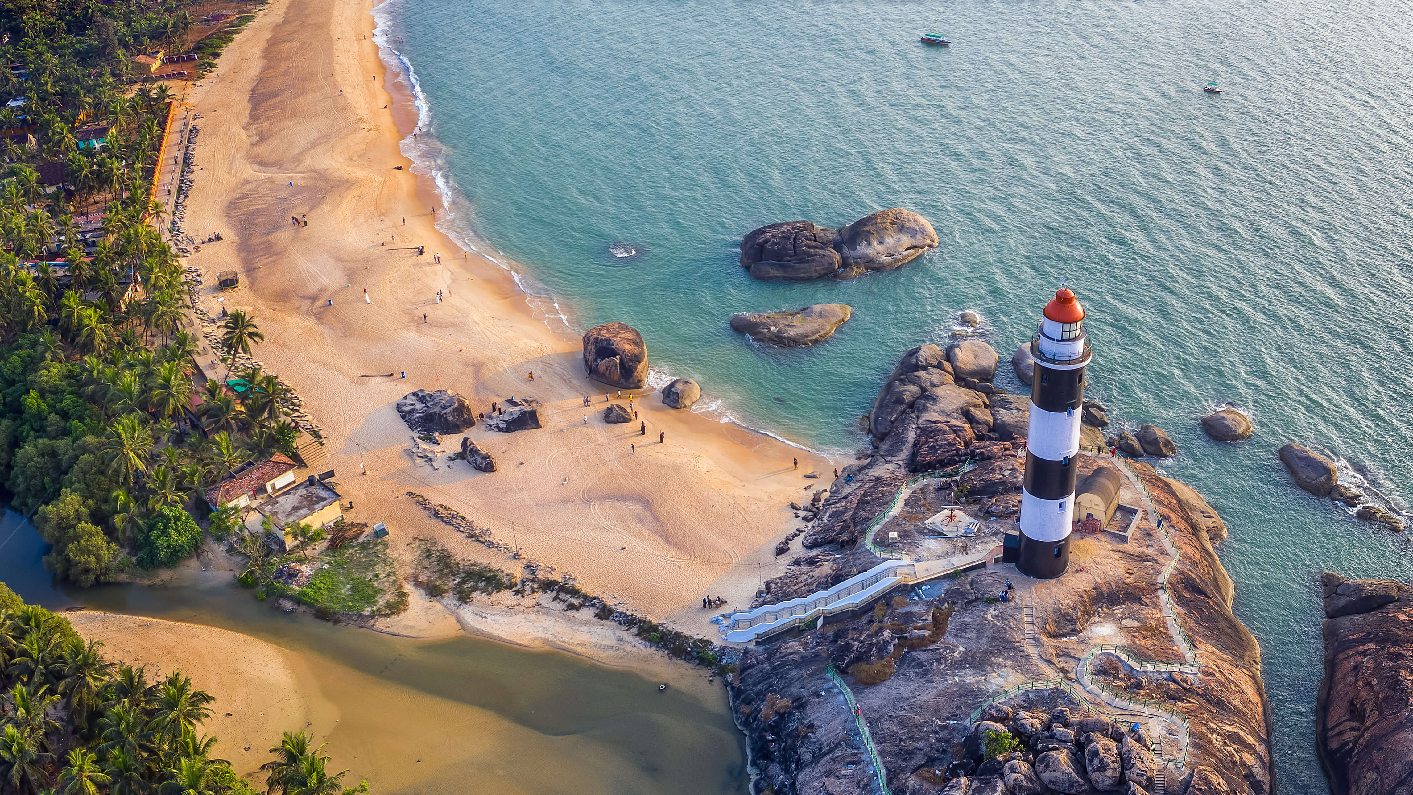4581x2577 Lighthouse at Kapu beach near Udupi, Karnataka