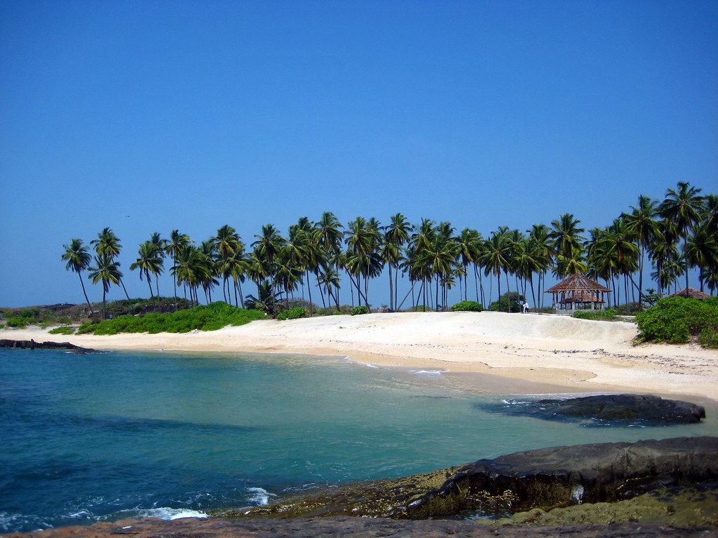 1024x768 199.tropical paradise. St Mary's island, off Malpe, Udupi d