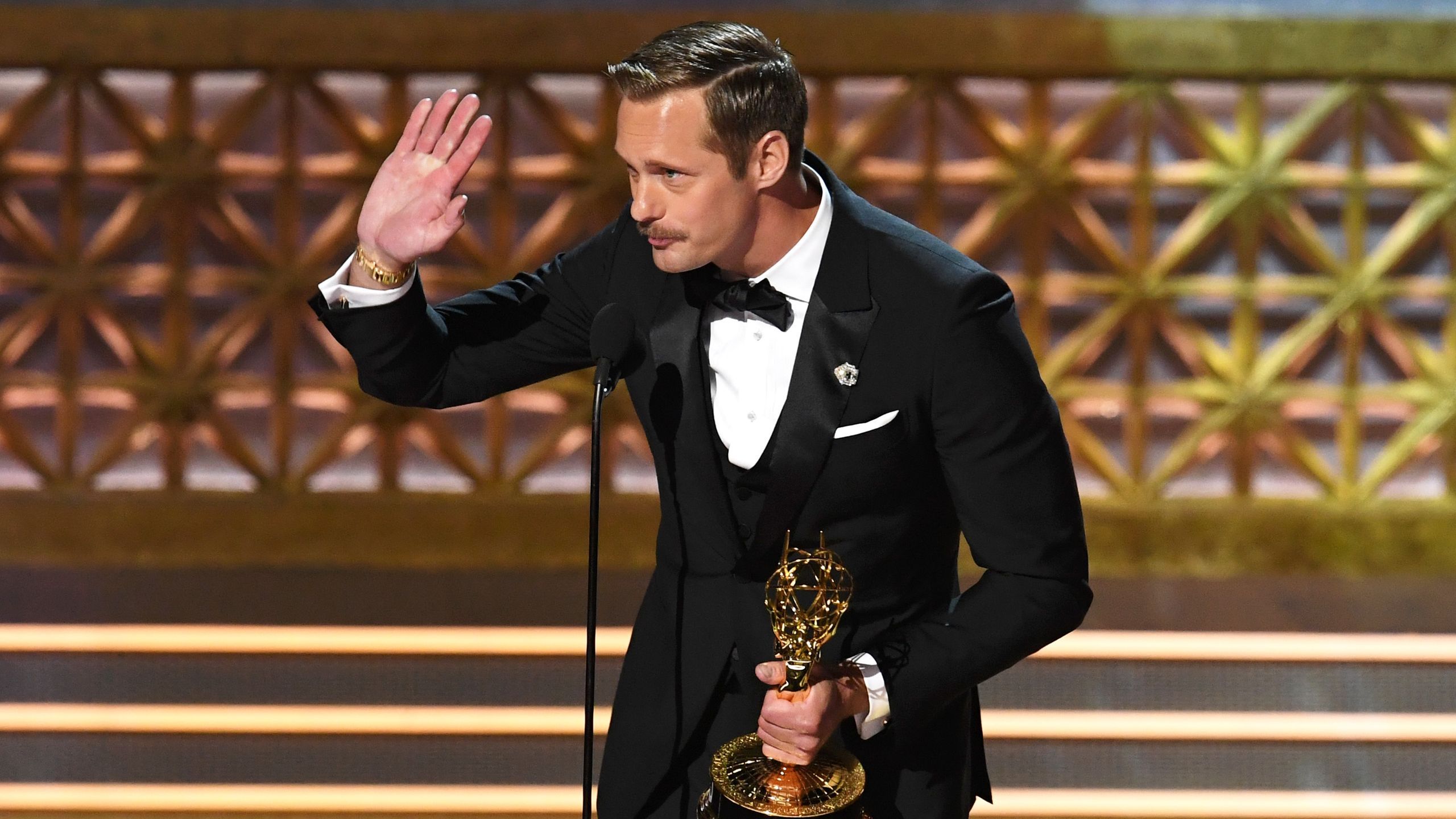 2560x1440 The 2017 Emmy Awards Was a Lesson In How to Wear a Tuxedo Right Now