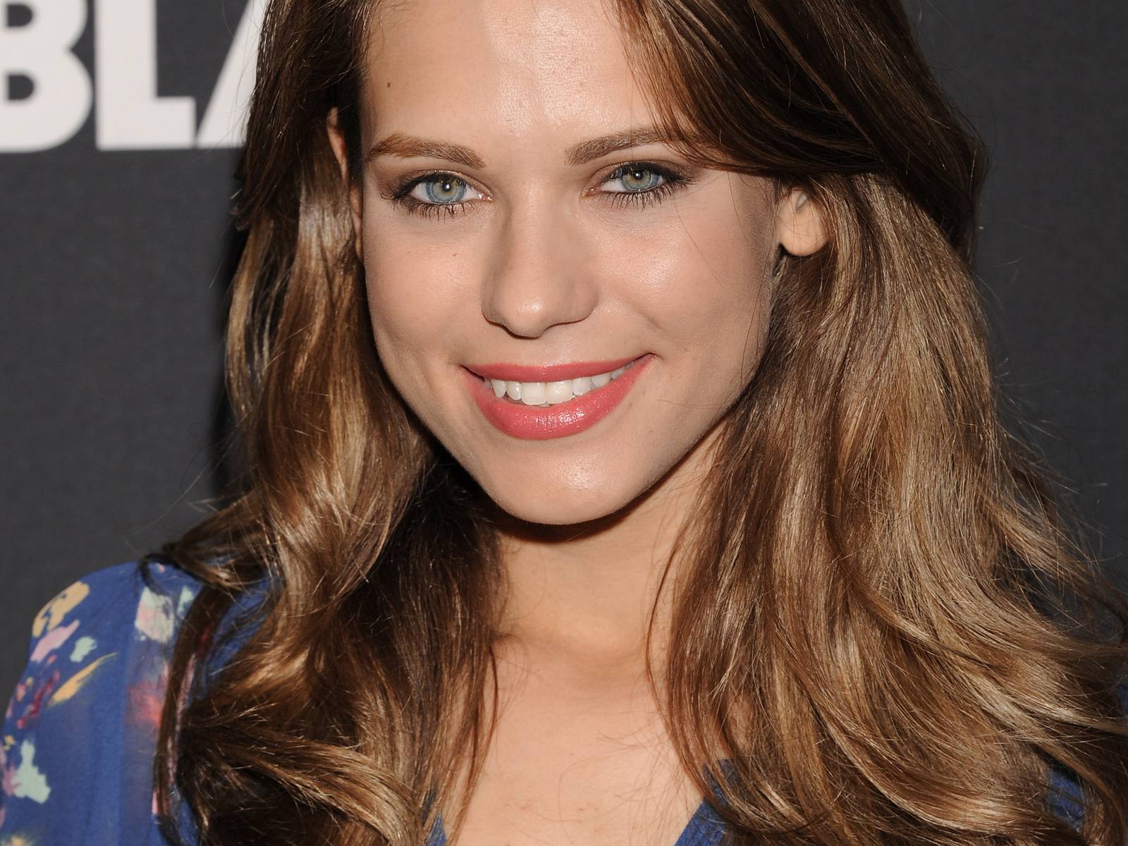 1600x1200 Lyndsy Fonseca
