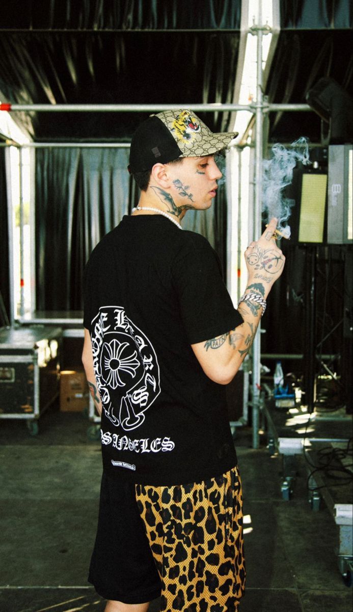 693x1200 Sosmula outfit. Trap goth style, Sosmula wallpaper, Trap argentino