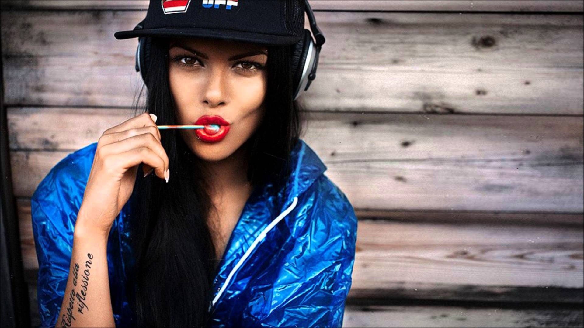 1920x1080 Viki Odintcova Wallpaper