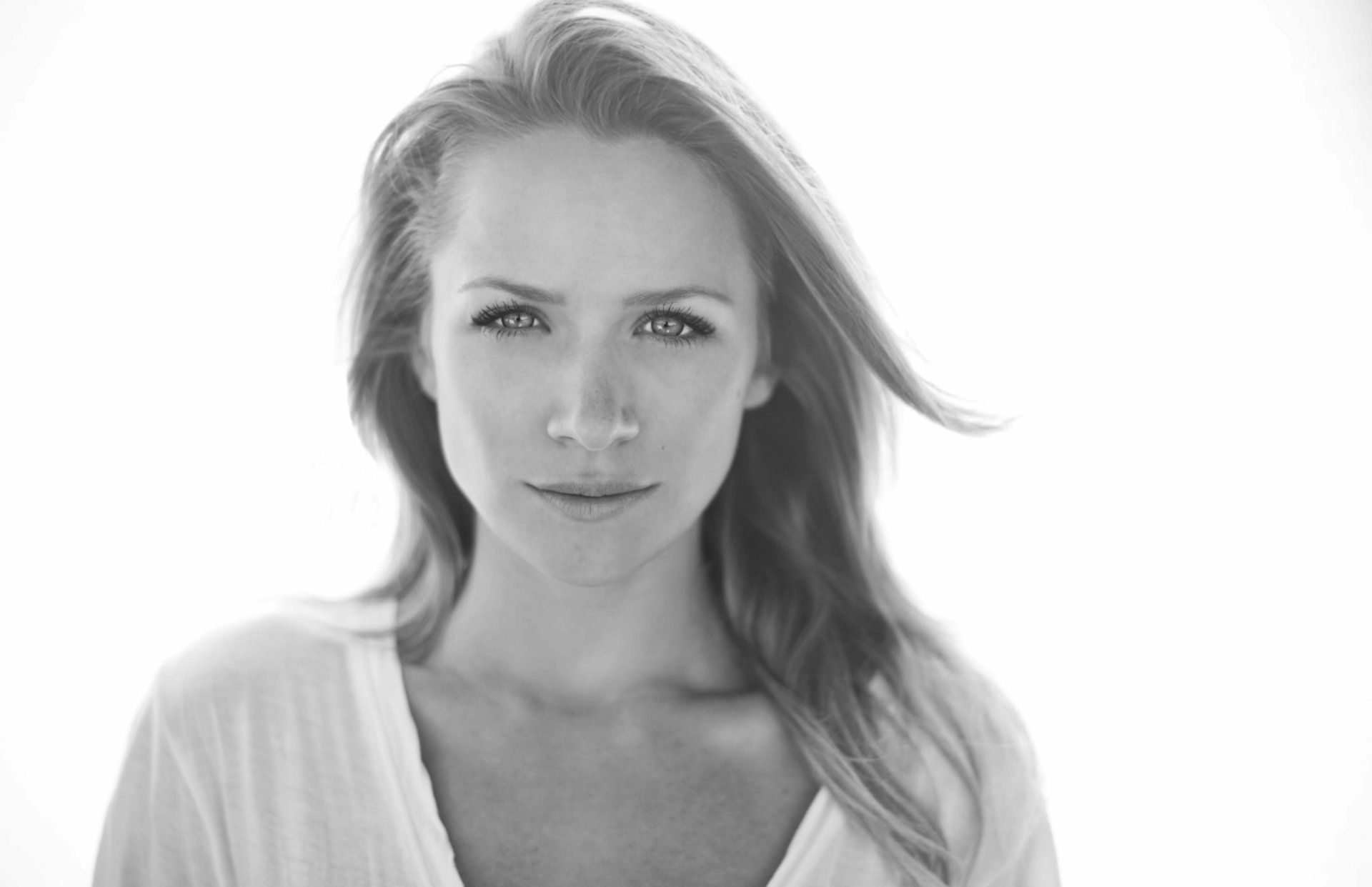 1920x1242 Download Model Actress Black & White Monochrome Woman Shantel Vansanten 4k Ultra HD Wallpaperx2640
