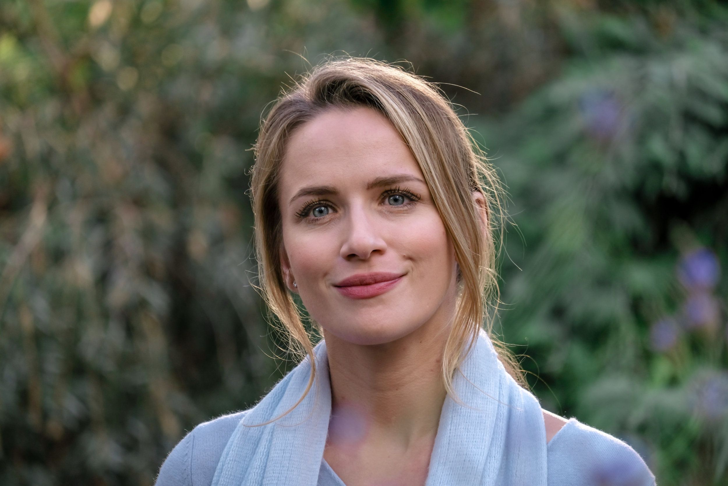 2500x1670 Shantel VanSanten Wallpaper