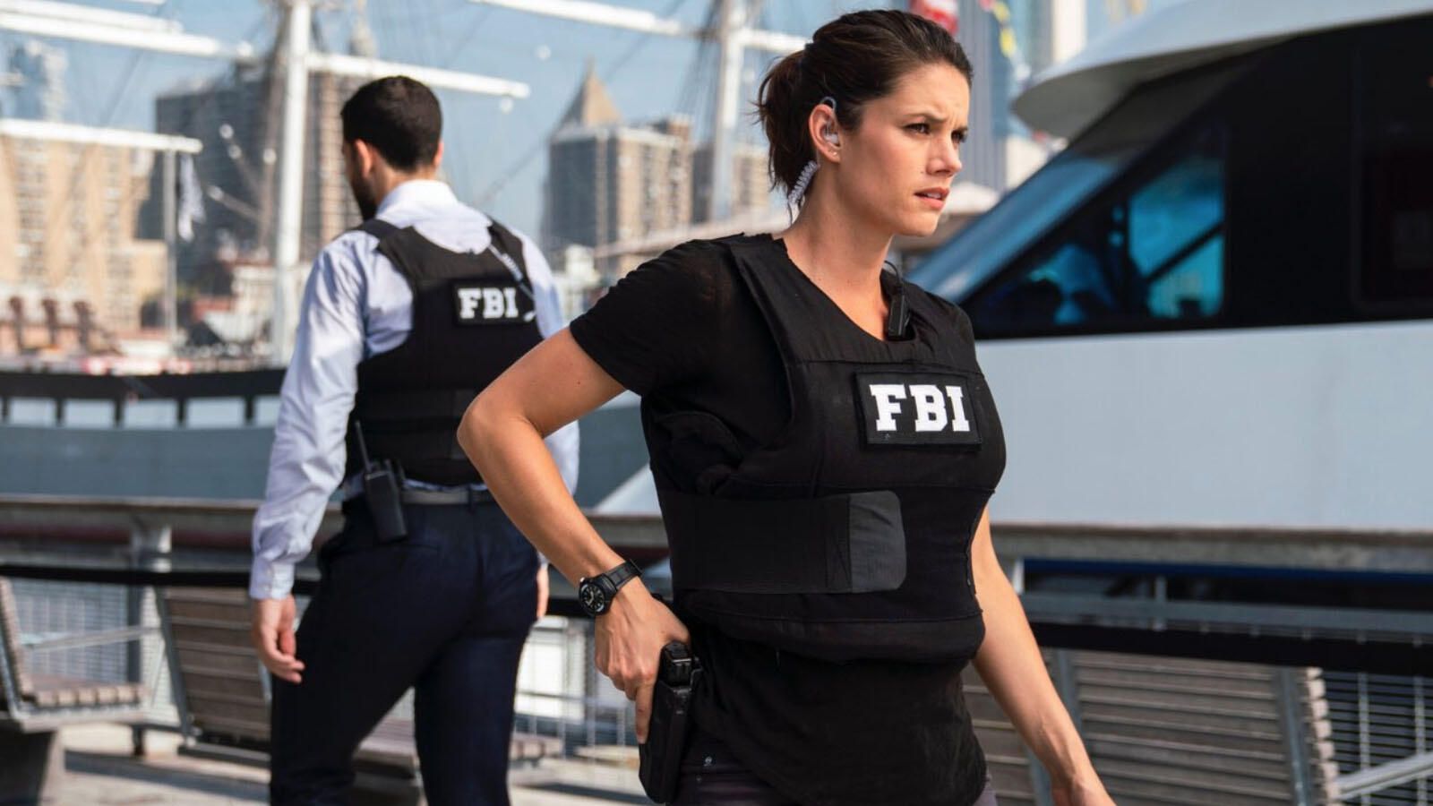 1600x900 Missy Peregrym Welcomes a Baby Boy