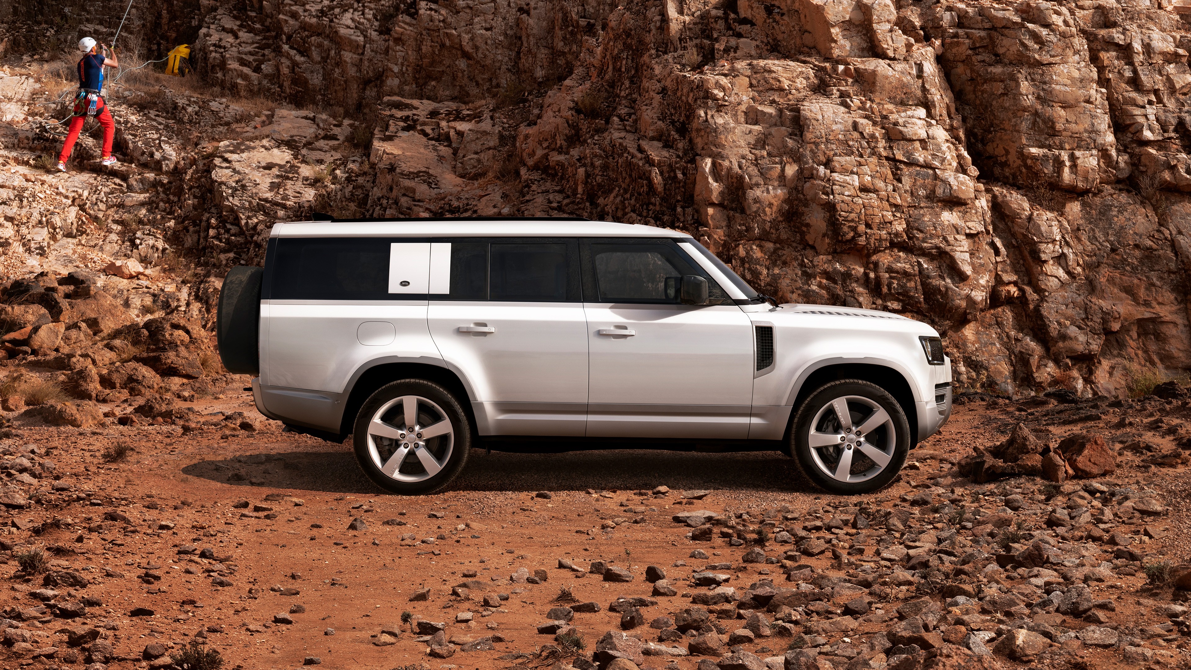 3840x2160 White SUV Land Rover Defender 130 in the mountains Desktop wallpaper 600x382