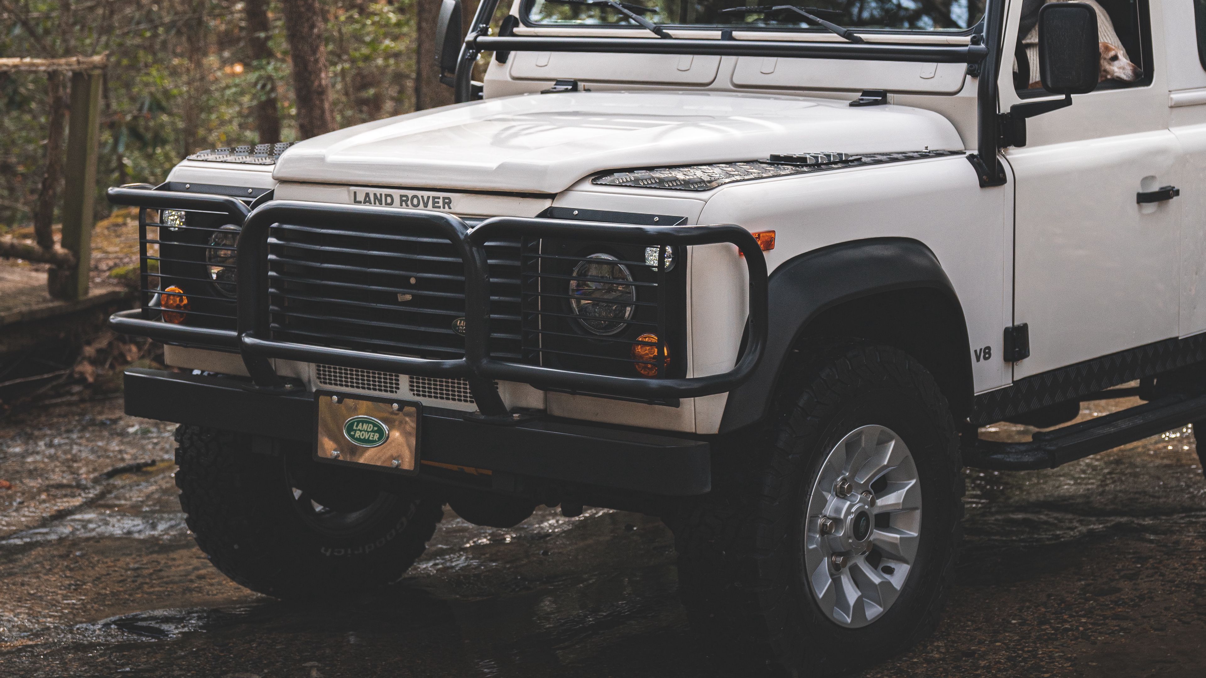 3840x2160 Download wallpaper 3840x2160 land rover defender, land rover, car, suv, white, jeep 4k uhd 16:9 HD background