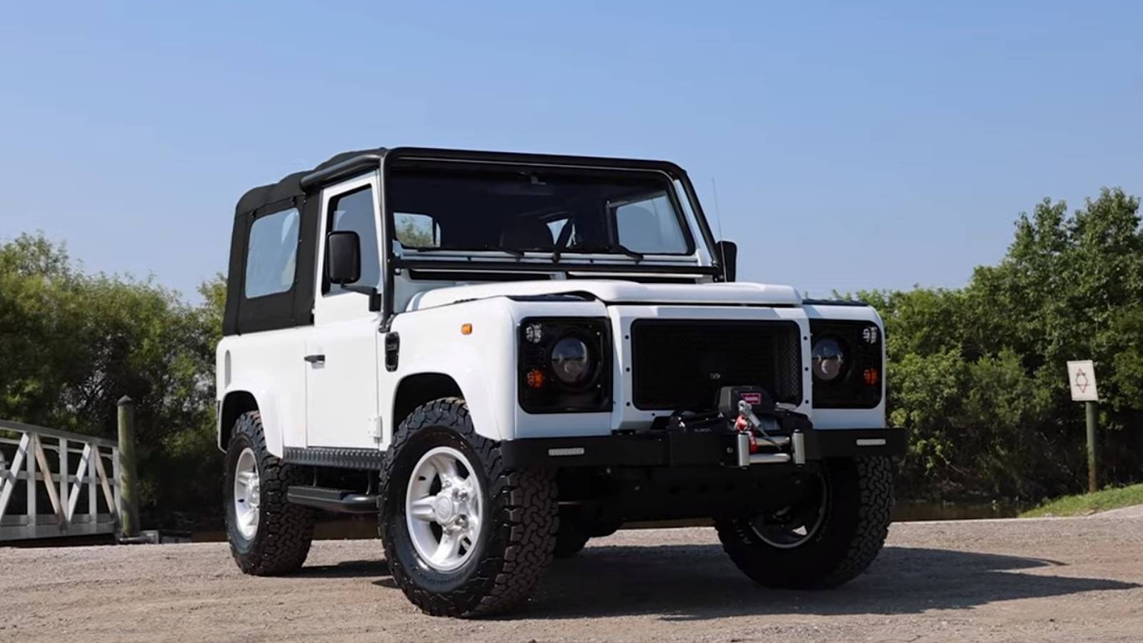 1600x900 This Fully Restored Land Rover Defender 90 Gets A Chevrolet Corvette LS3 Engine