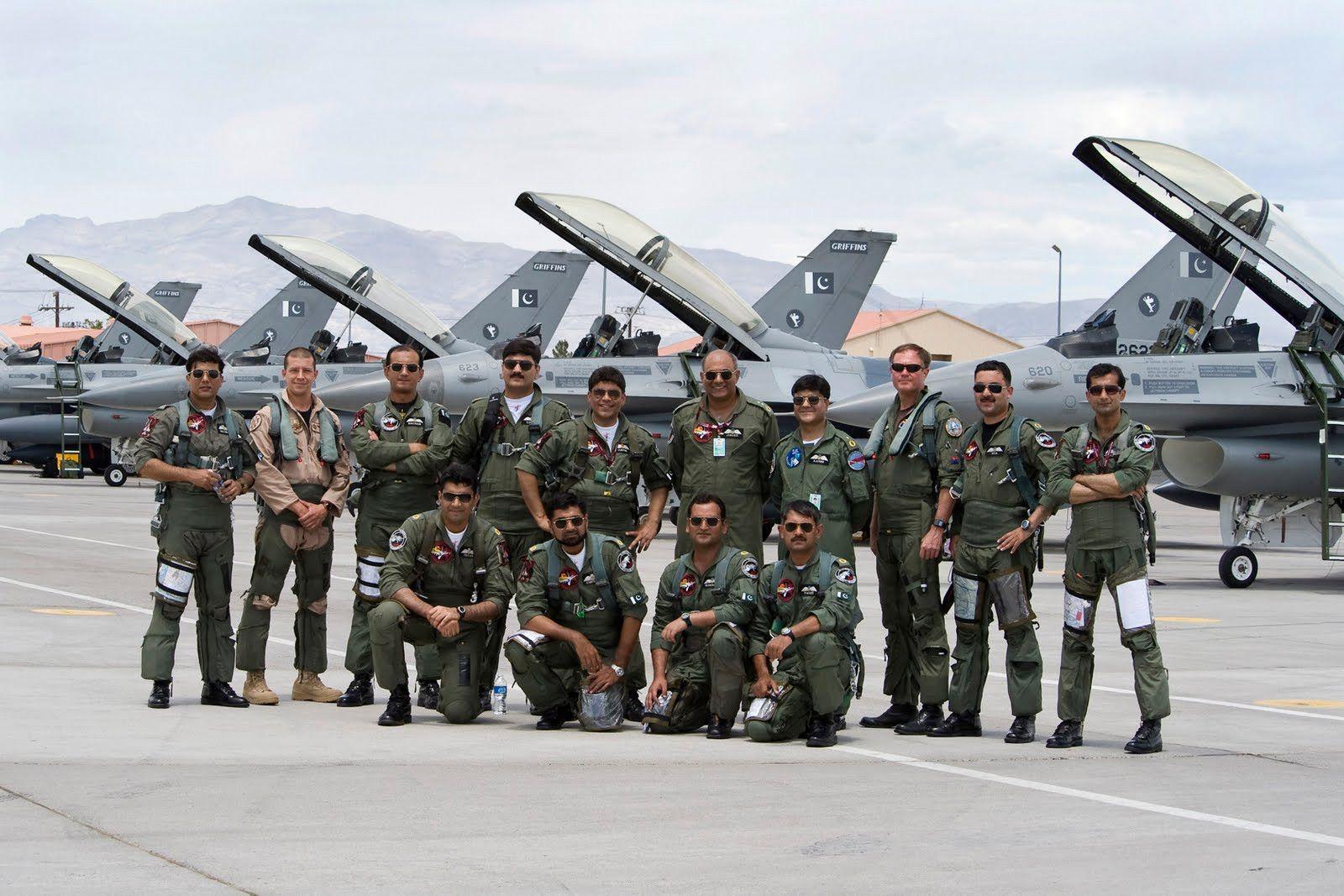 1600x1067 Indian Air Force Soldiers Wallpaper