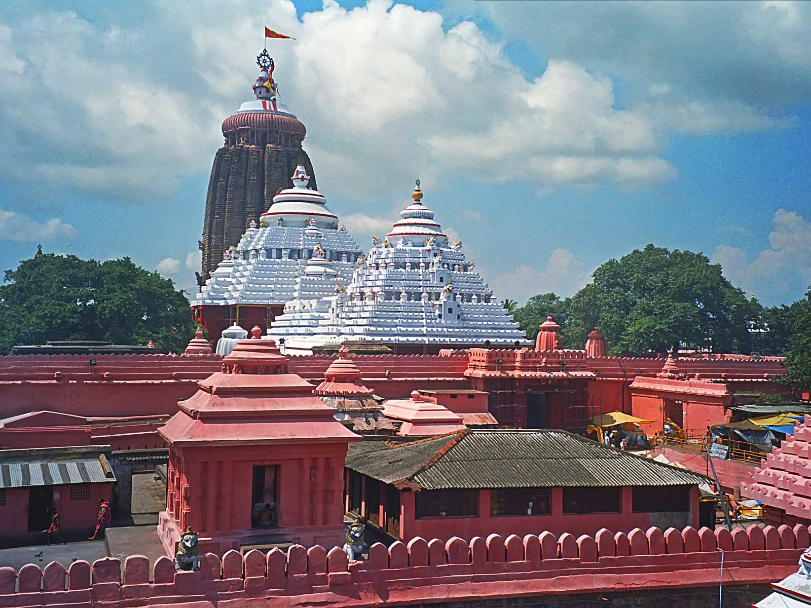 1600x1200 Jagannath Puri Temple Beautiful Connection to God Photo