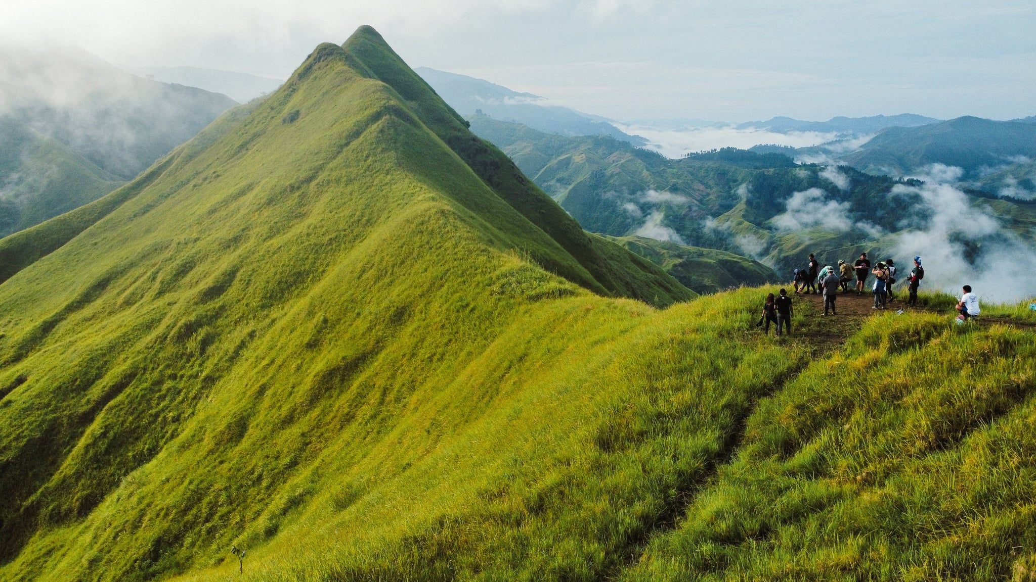2048x1152 Discover Hummingbird Mountain Bukidnon: A Hidden Gem for Hikers