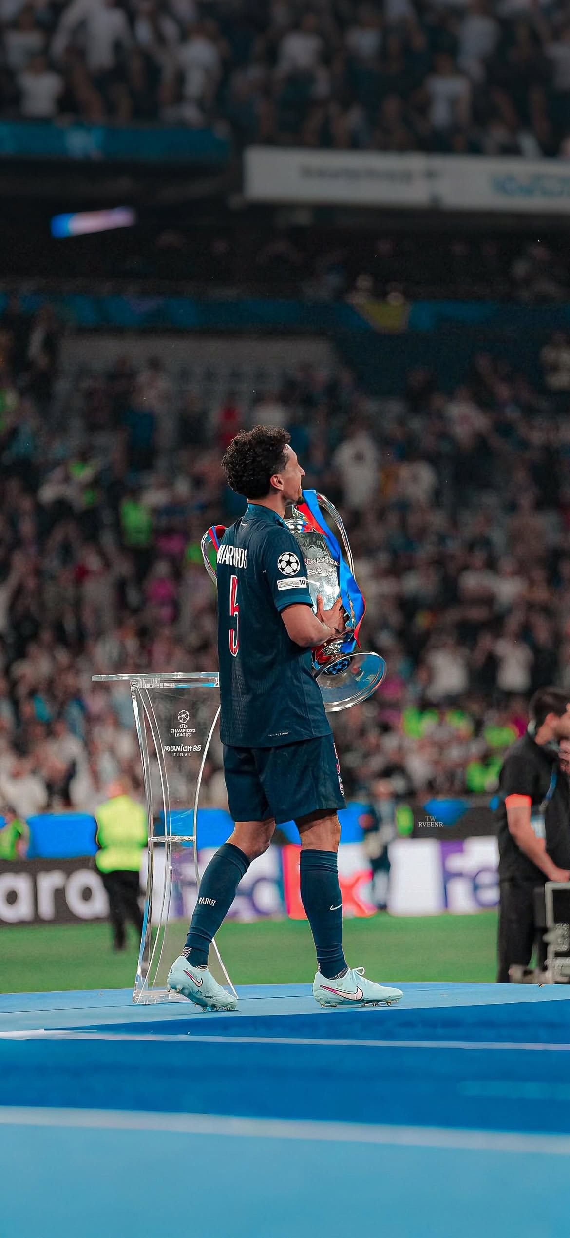1170x2539 Marquinhos of PSG with Champions League Trophy Football Wallpaper