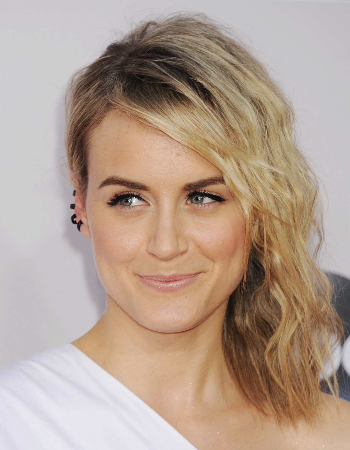 1193x1536 Taylor Schilling Wallpaper
