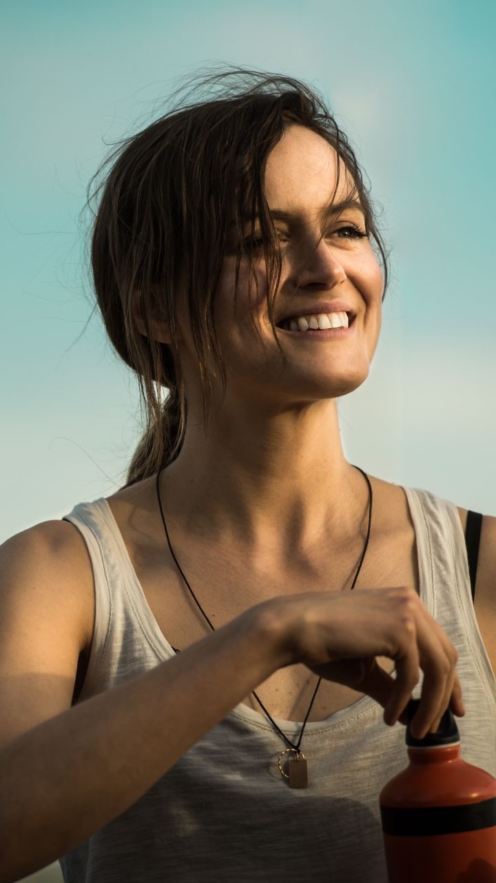 720x1280 Taylor Schilling Phone Wallpaper: Free 4K & HD Downloads