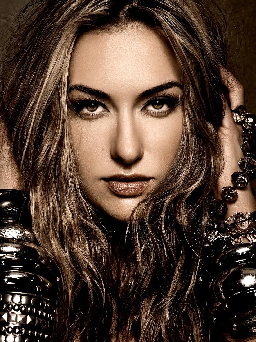 825x1100 Tasya Teles Wallpaper
