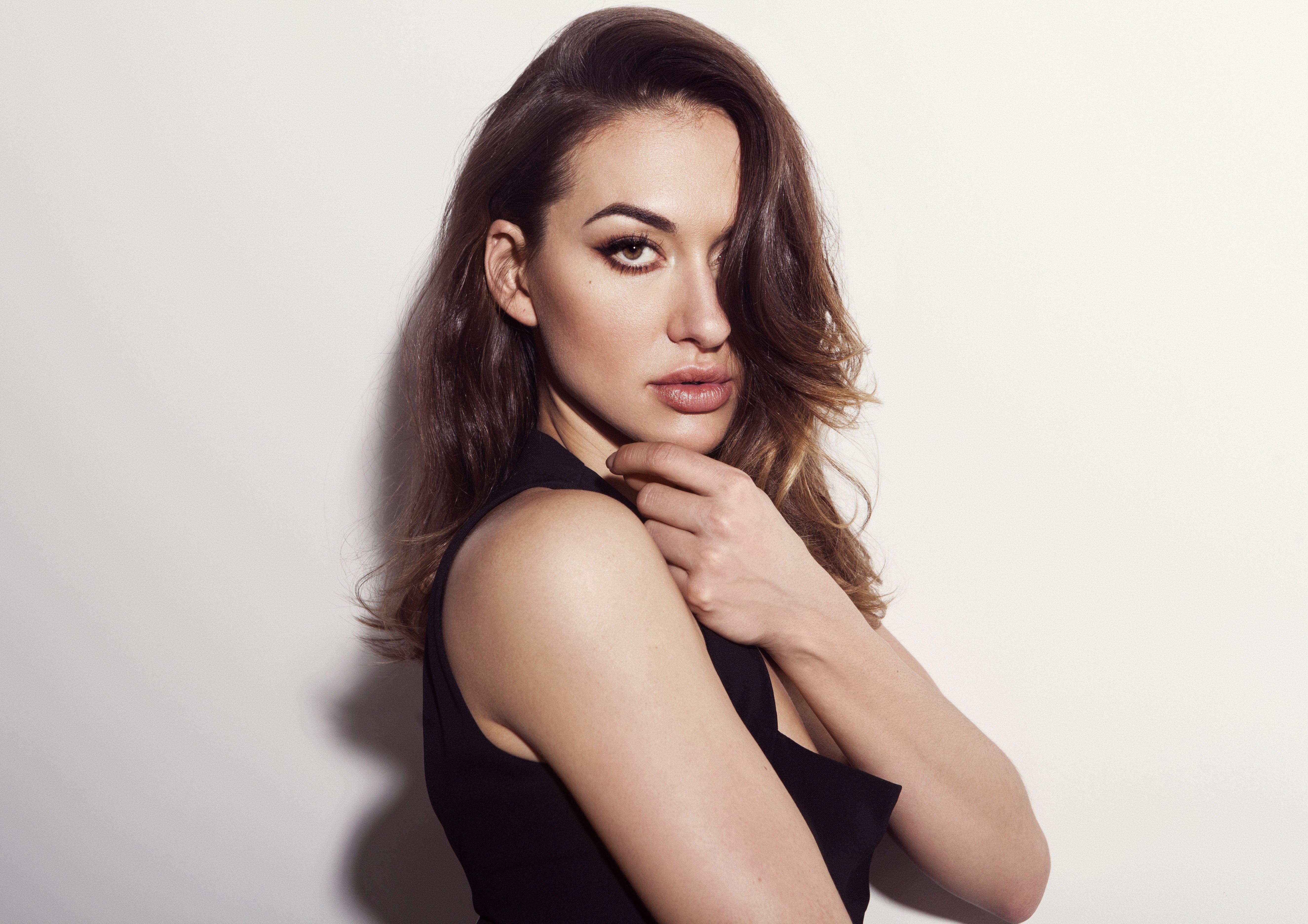 5300x3744 Tasya Teles Wallpaper