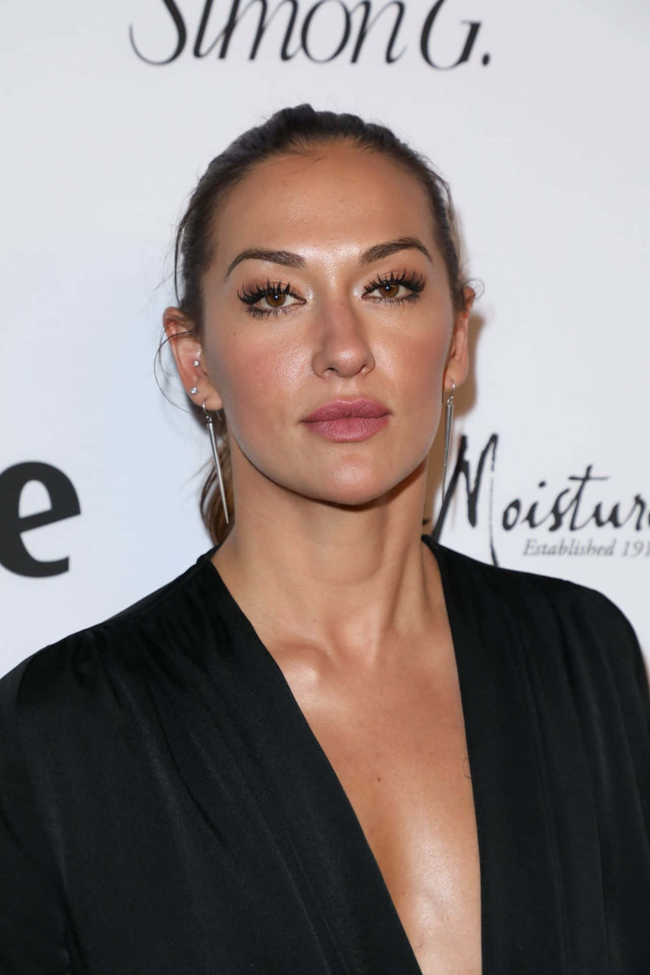 1280x1920 Download Elegant Portrait Tasya Teles Wallpaper