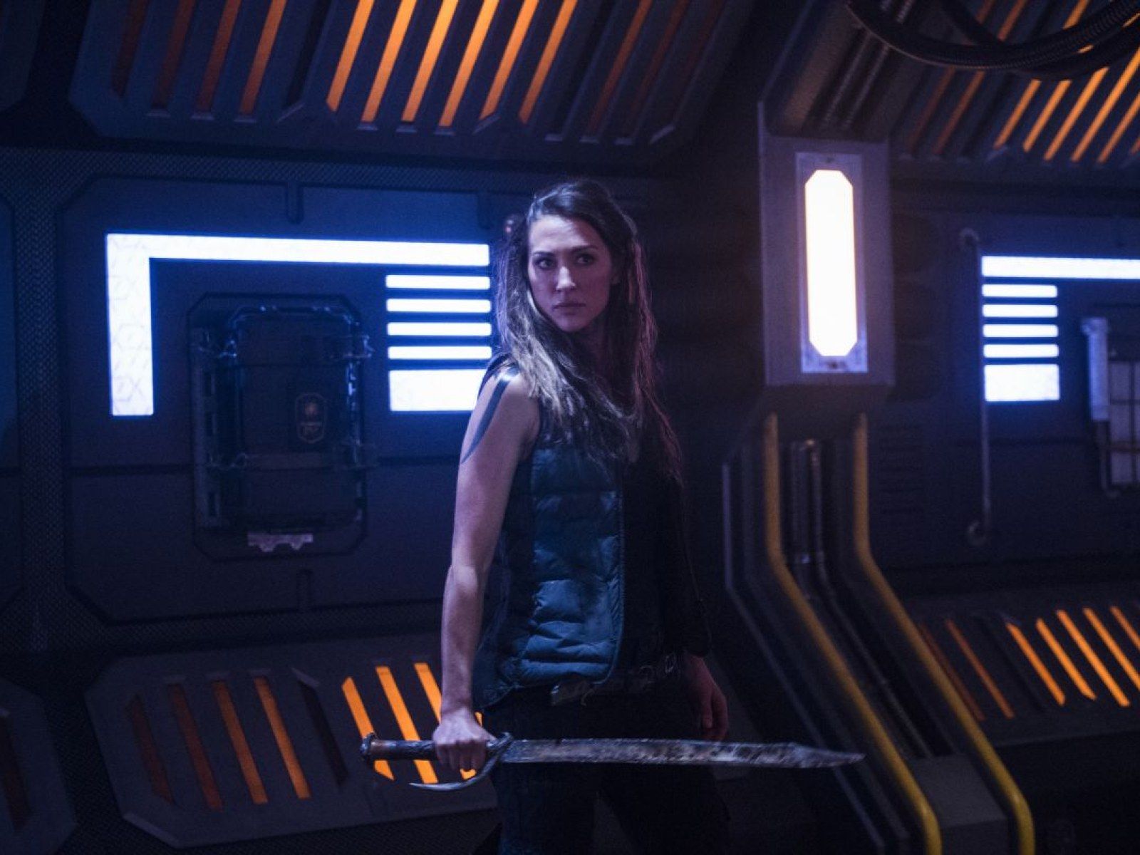 1600x1200 The 100' Star Tasya Teles Previews Season Talks Echo, Bellamy's Relationship