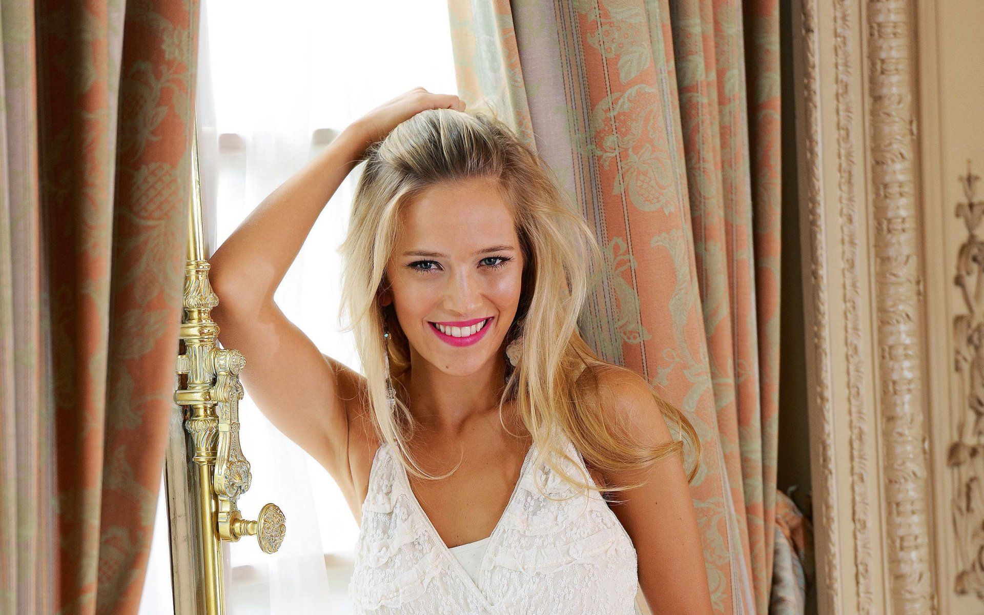 1920x1200 Download Argentinian Actress Celebrity Luisana Lopilato HD Wallpaperx1600