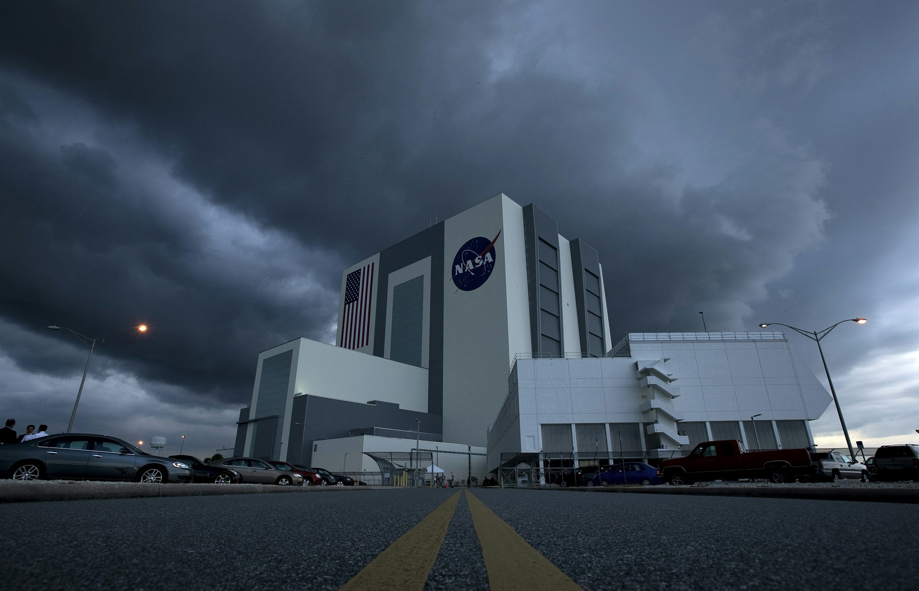 3000x1929 Vehicle Assembly Building at Kennedy Space Center photo