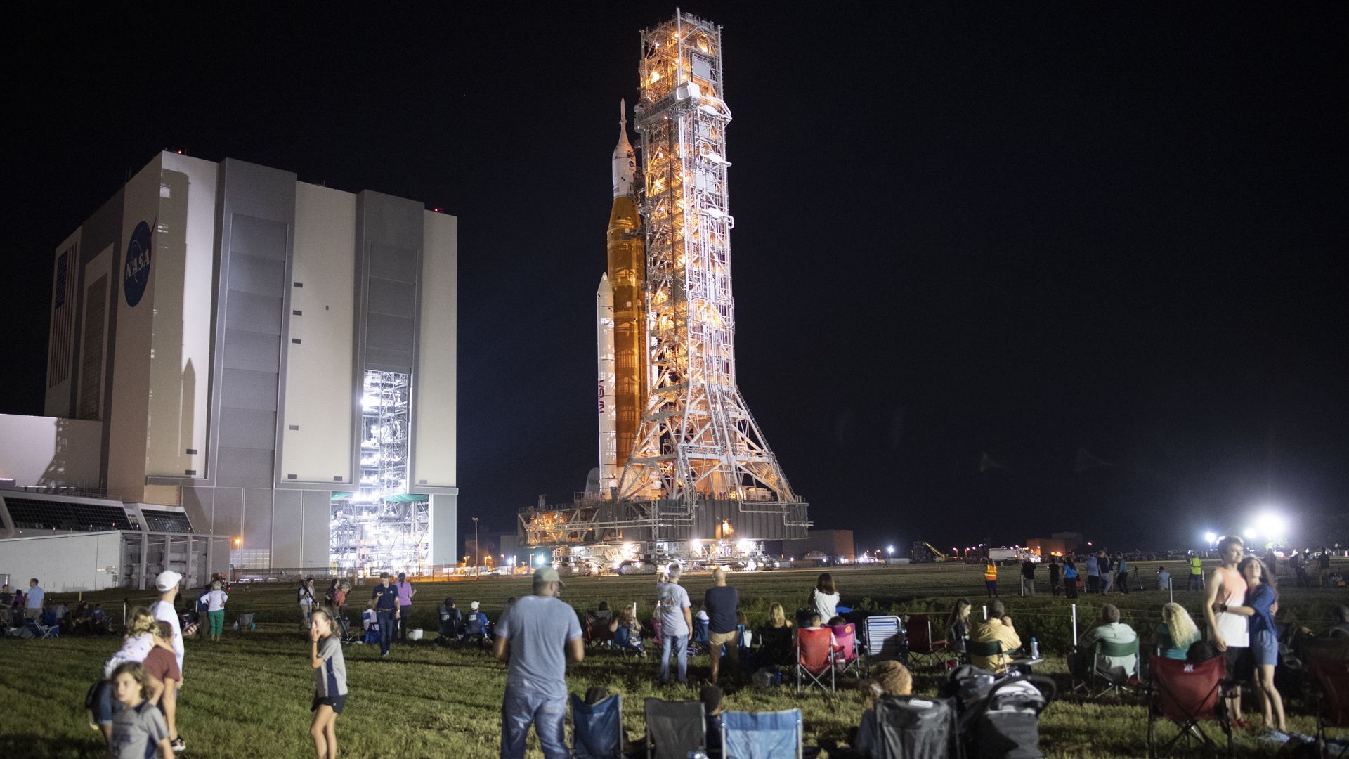 1920x1080 NASA's lunar rocket arrives at launch pad before first Artemis mission