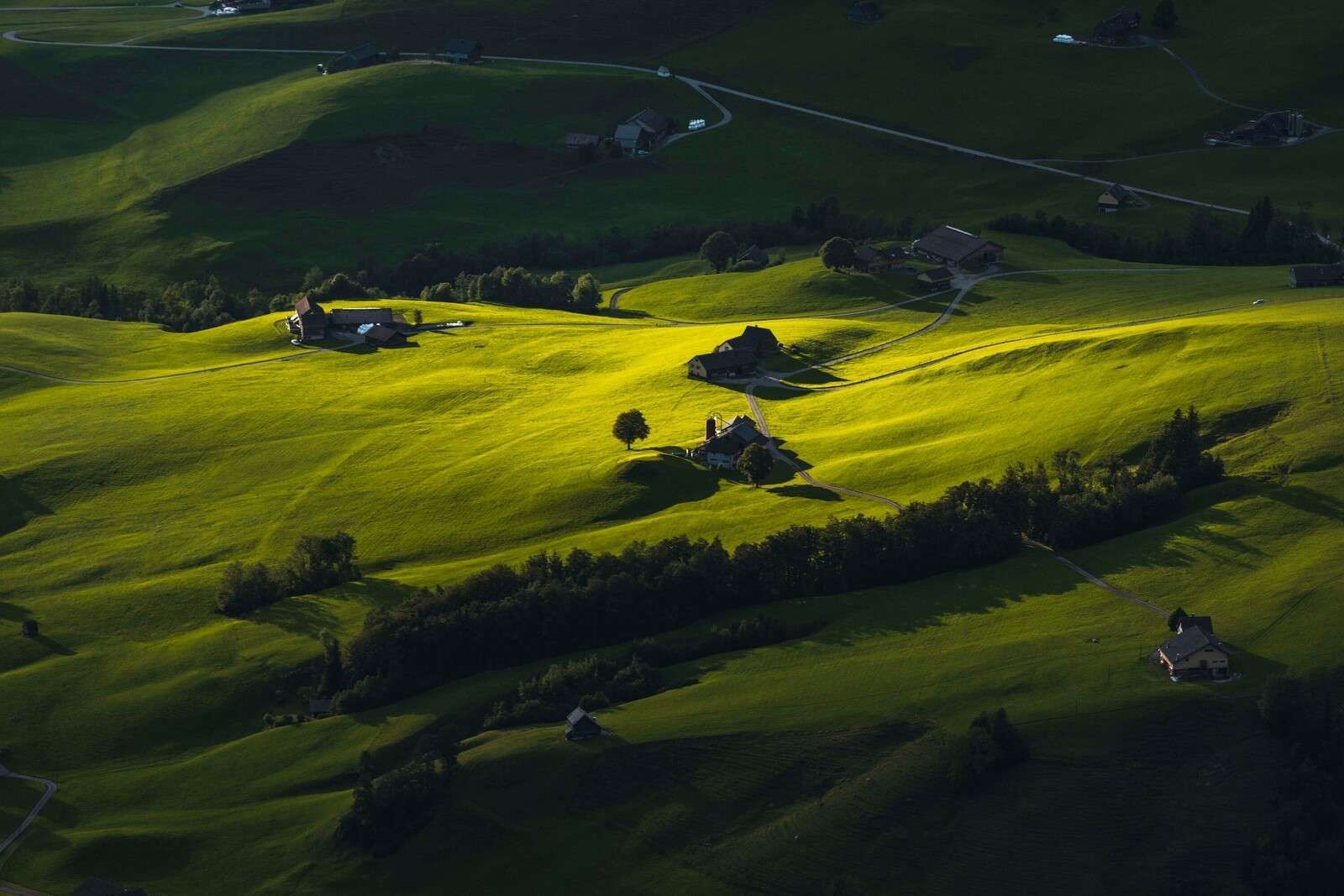 1600x1067 Wall Mural hills in the evening light