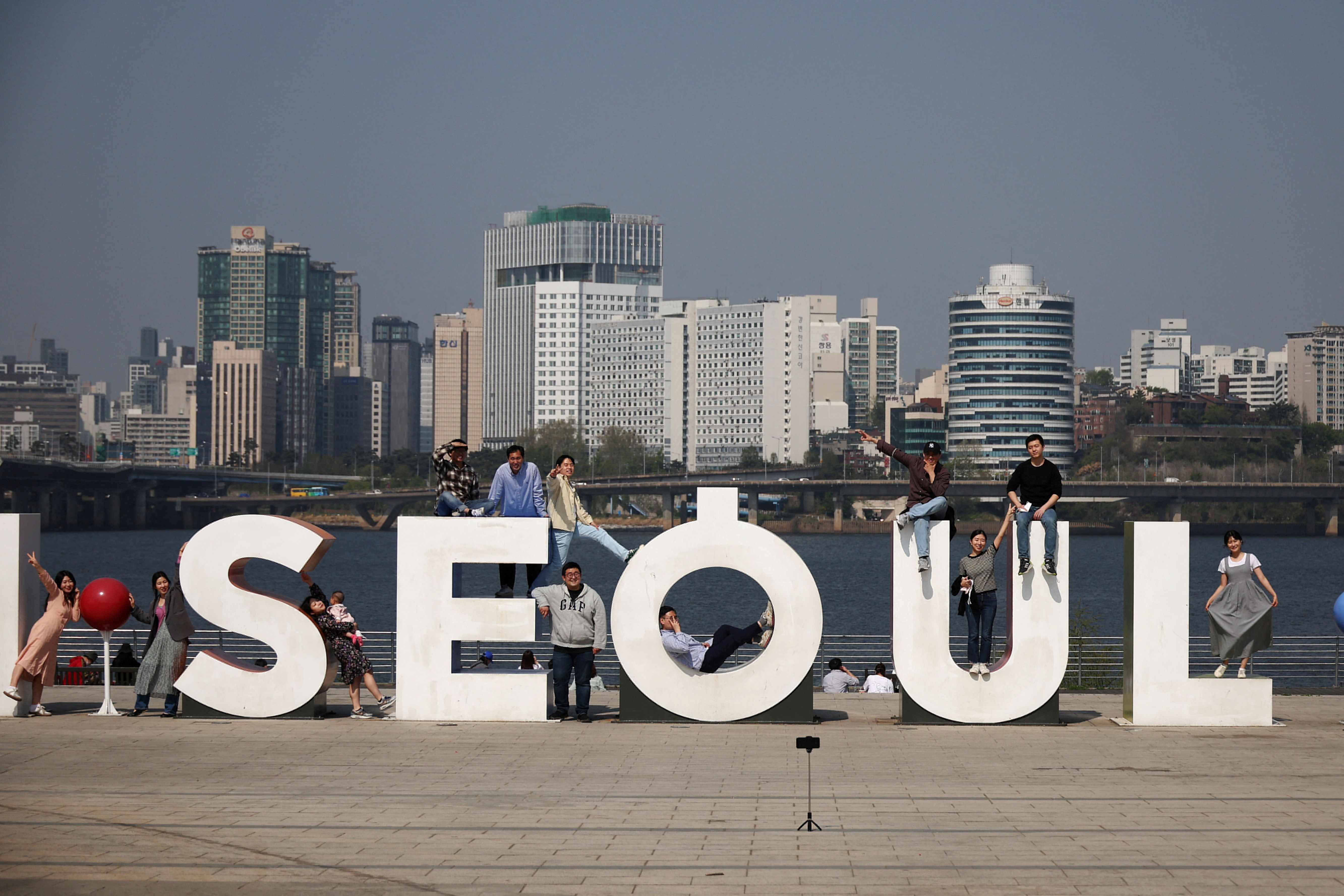 5330x3554 South Korea First Quarter Growth Likely Slowed Sharply By COVID Curbs: Reuters Poll